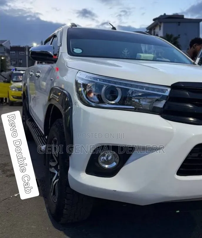 Toyota Hilux 2017 White