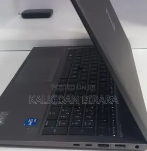 New Laptop HP ZBook Firefly G8 16GB Intel Core i7 SSD 512GB