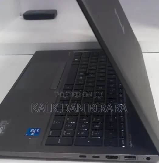 New Laptop HP ZBook Firefly G8 16GB Intel Core i7 SSD 512GB