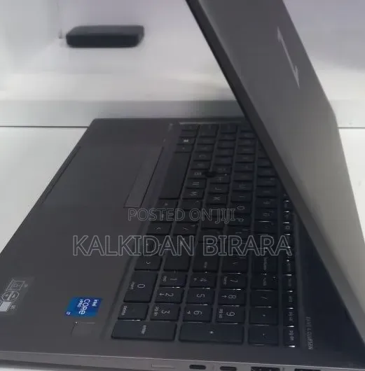 New Laptop HP ZBook Firefly G8 16GB Intel Core i7 SSD 512GB