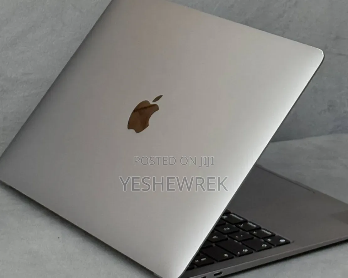 New Laptop Apple MacBook Pro 2019 8GB Intel Core i7 SSD 256GB