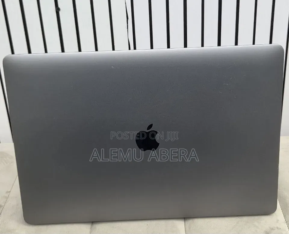 New Laptop Apple MacBook Pro 2019 16GB Intel Core i7 SSD 512GB