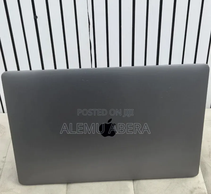 New Laptop Apple MacBook Pro 2019 16GB Intel Core i7 SSD 512GB