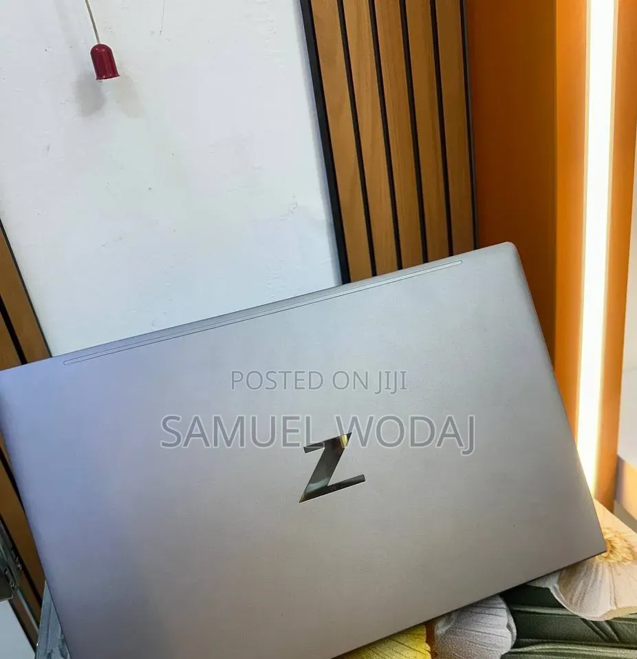 New Laptop HP ZBook Firefly 14 G10 16GB Intel Core i7 SSD 512GB