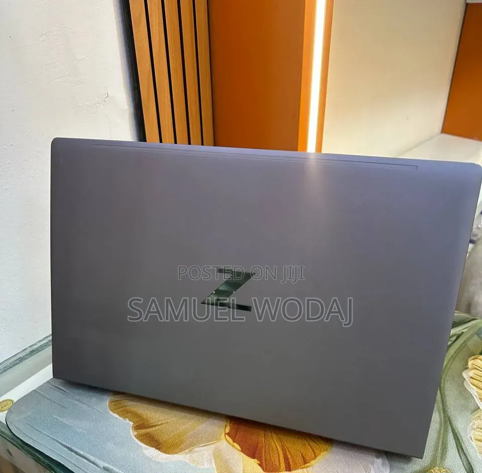 New Laptop HP ZBook Firefly 14 G10 16GB Intel Core i7 SSD 512GB