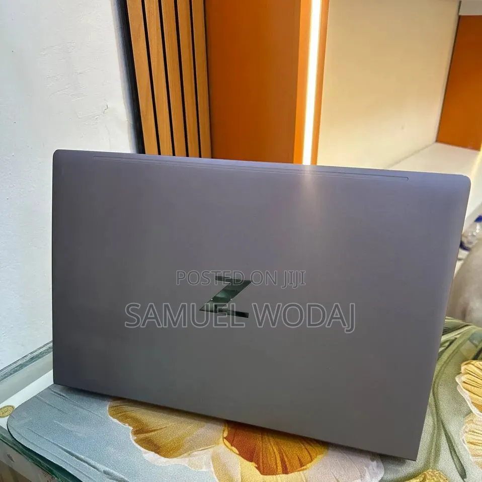 New Laptop HP ZBook Firefly 14 G10 16GB Intel Core i7 SSD 512GB