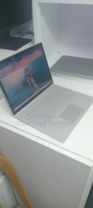 New Laptop Microsoft Surface Book 2 16GB Intel Core i7 SSD 512GB
