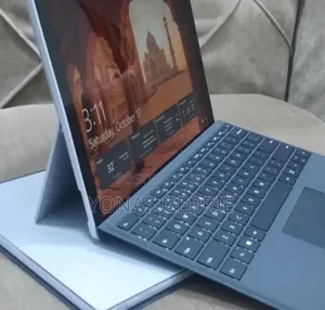 New Laptop Microsoft Surface 8GB Intel Core i5 SSD 256GB