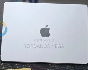 New Laptop Apple MacBook Air 2025 M4 16GB Apple M4 SSD 512GB