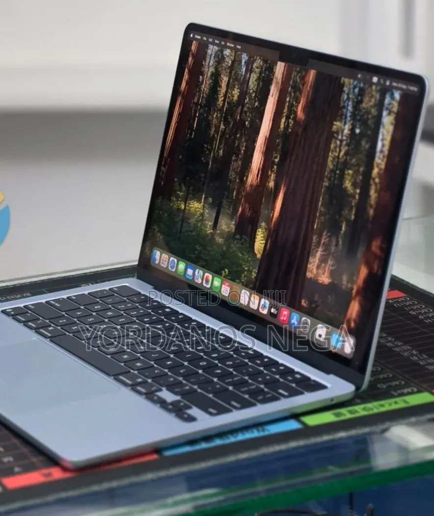 New Laptop Apple MacBook Air 2025 M4 16GB Apple M4 SSD 512GB