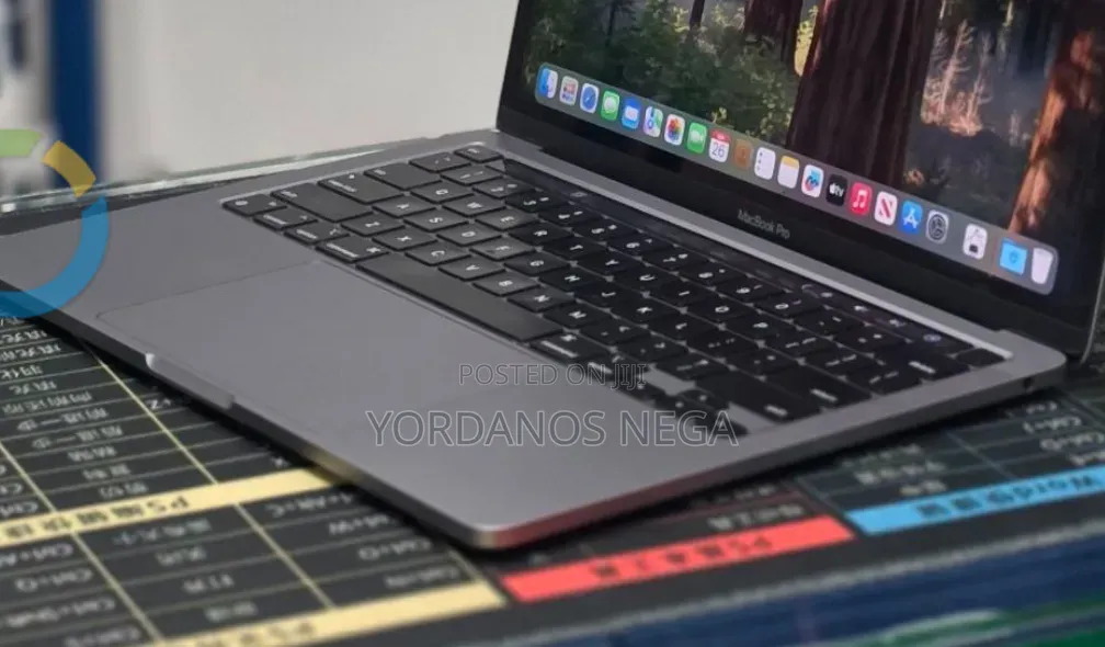 New Laptop Apple MacBook Pro 2020 M1 16GB Apple M1 SSD 256GB