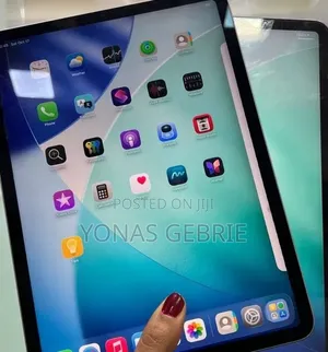 New Apple iPad Pro (2022) 256 GB