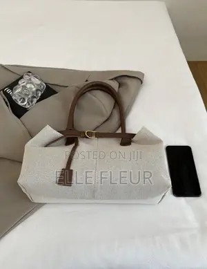 Women’s Beautiful Shoulder Bag for Daily Wear
