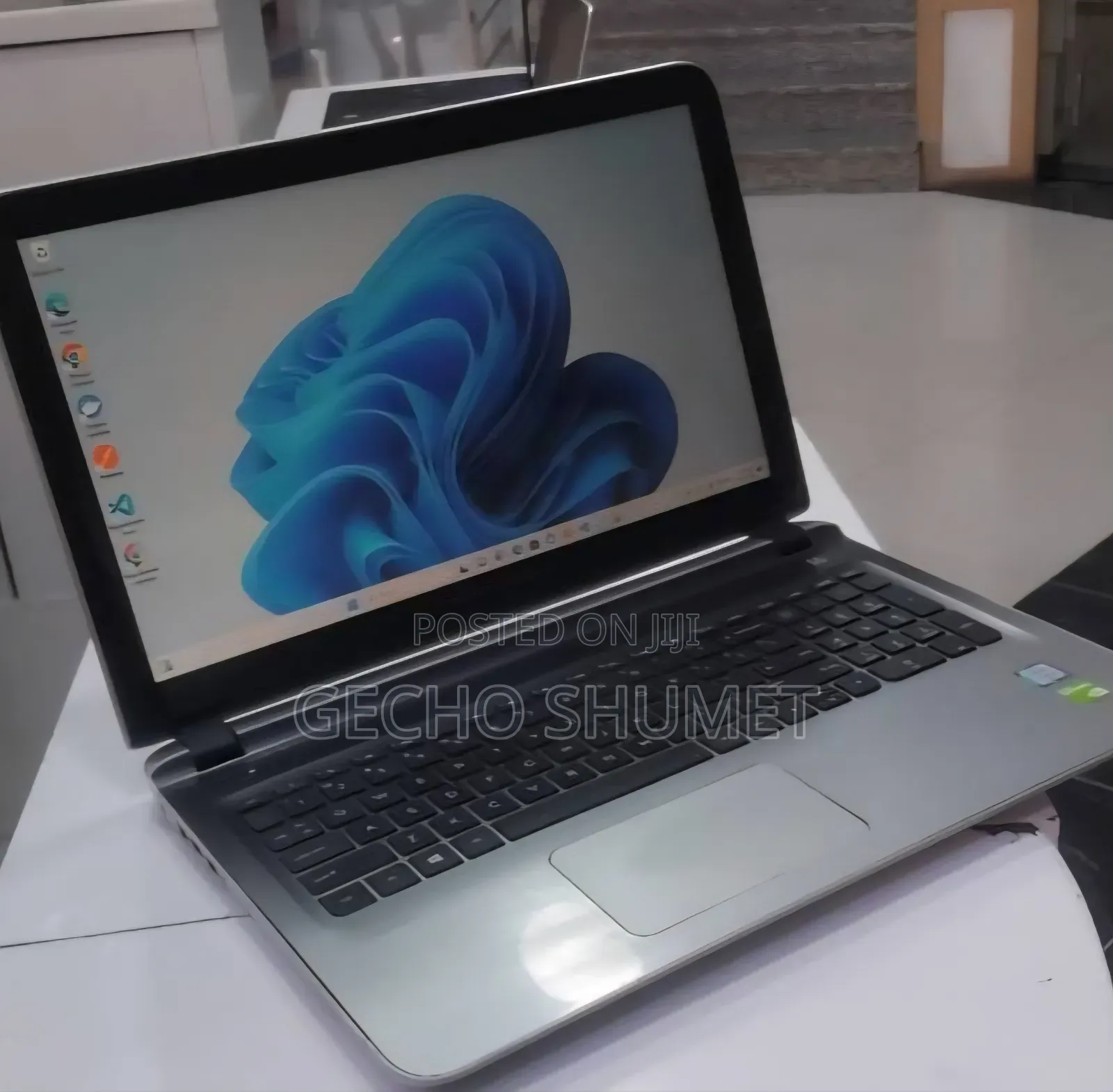 New Laptop HP Pavilion 15 8GB Intel Core i5 HDD 1T
