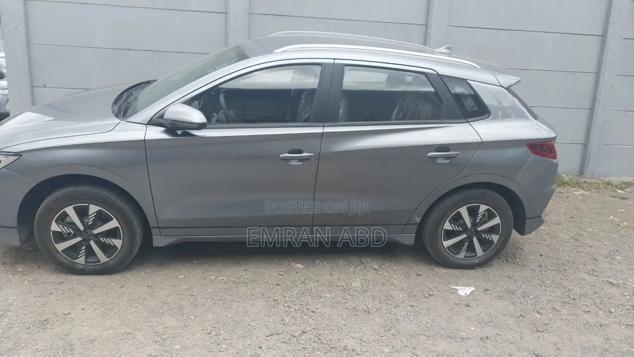 New BYD E2 43 kWh 94 hp FWD 2025 Silver