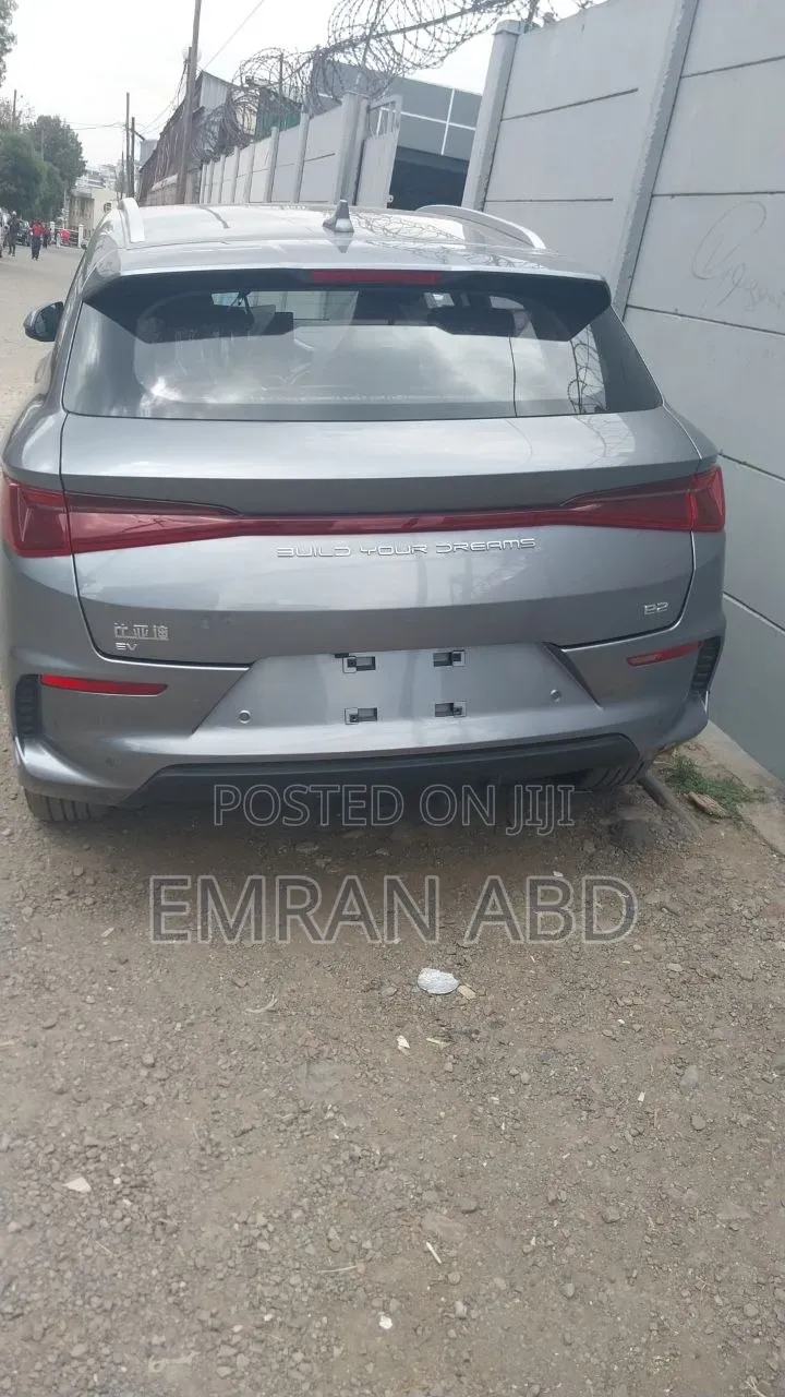 New BYD E2 43 kWh 94 hp FWD 2025 Silver