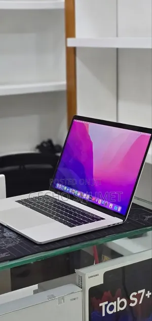 New Laptop Apple MacBook Pro 2017 16GB Intel Core i7 SSD 512GB
