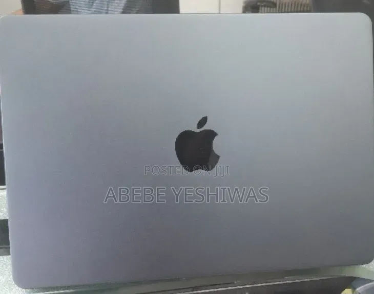 New Laptop Apple MacBook Air 2024 M3 24GB Apple M3 SSD 512GB