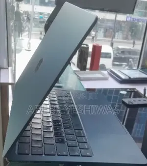New Laptop Apple MacBook Air 2024 M3 24GB Apple M3 SSD 512GB