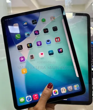 New Apple iPad Pro (2022) 256 GB Silver