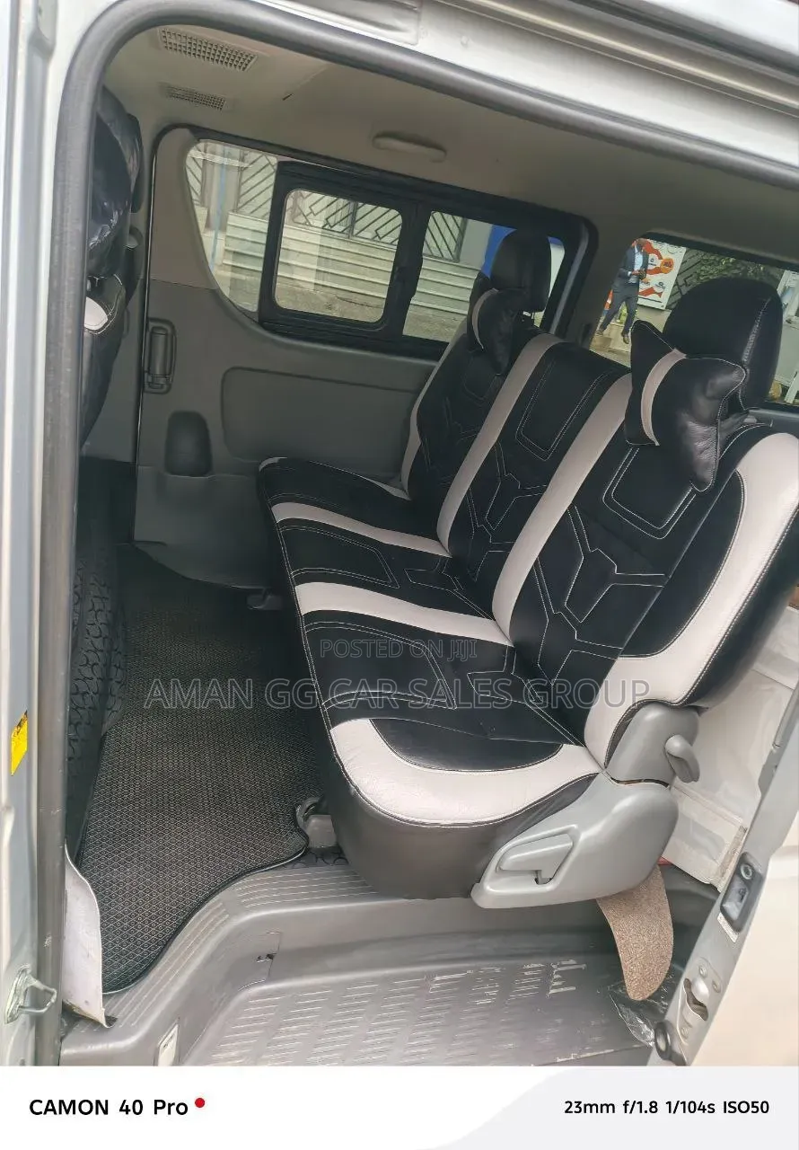 Toyota HiAce 2007 Silver