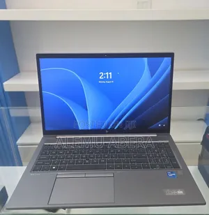 New Laptop HP ZBook Firefly G8 16GB Intel Core i7 SSD 512GB