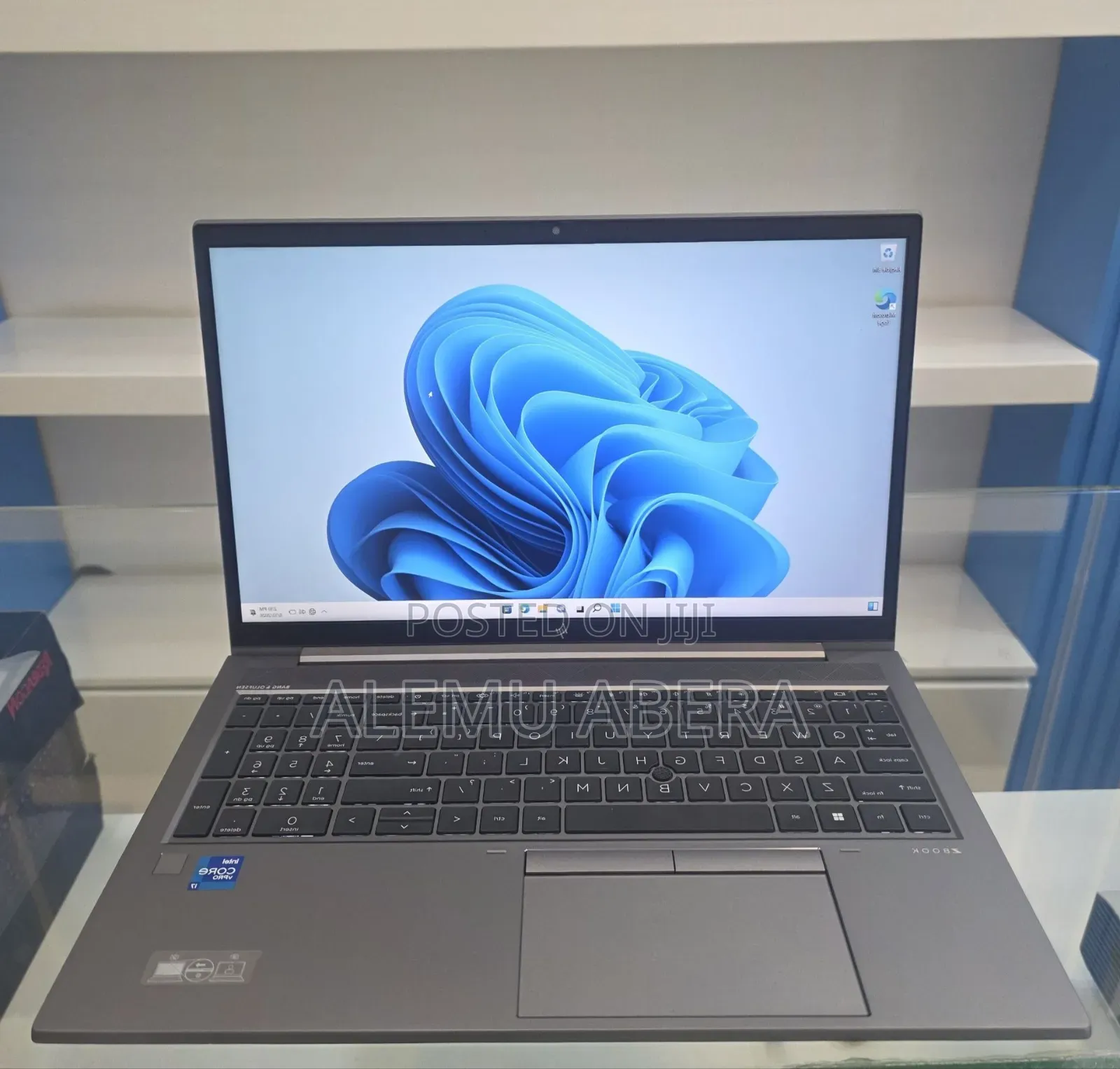 New Laptop HP ZBook Firefly G8 16GB Intel Core i7 SSD 512GB