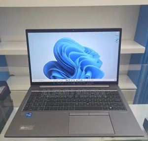 New Laptop HP ZBook Firefly G8 16GB Intel Core i7 SSD 512GB