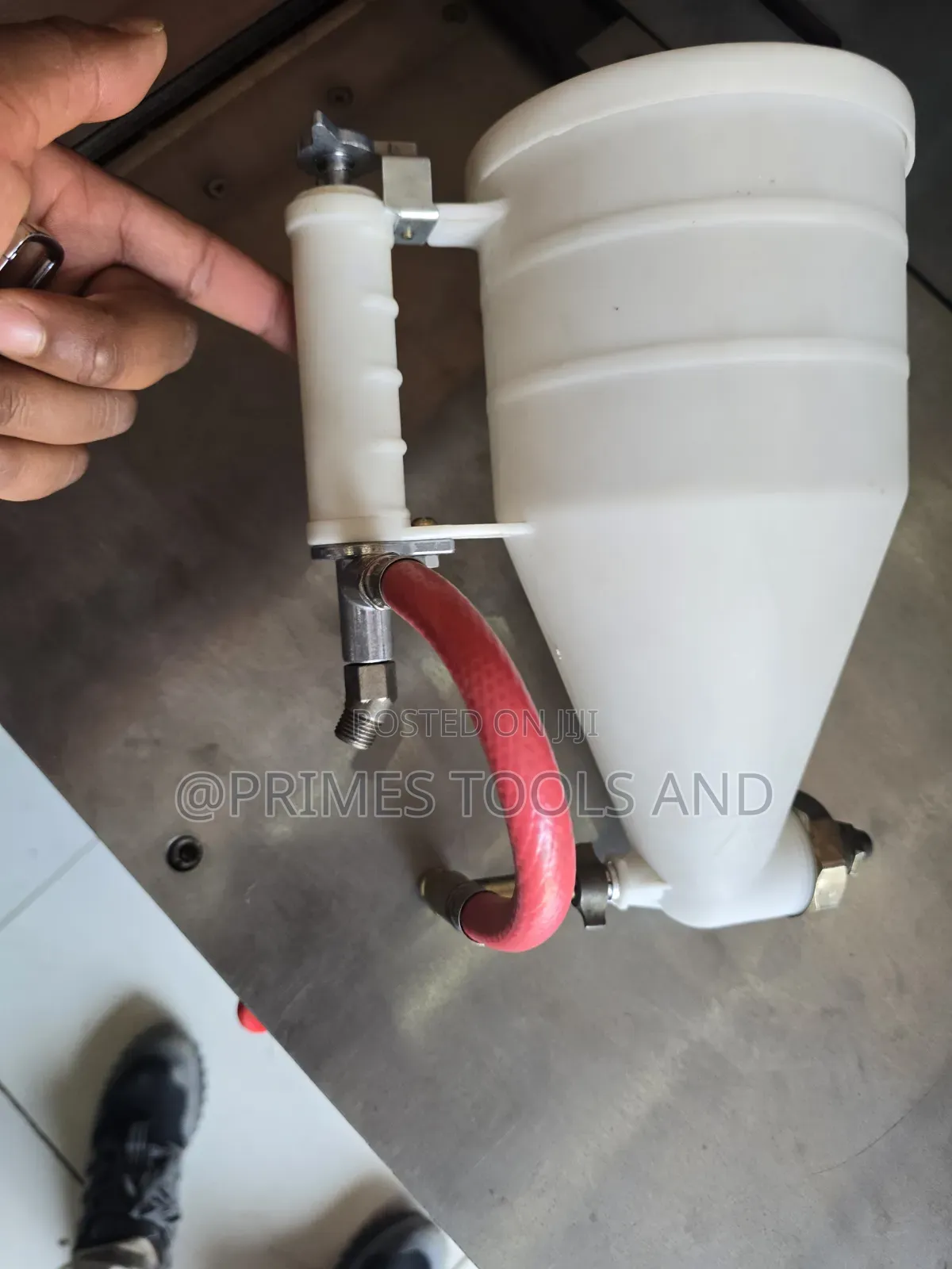 Iron Shark Hand Sprayer 4L | Paint Spray Gun Manual Spray Gun