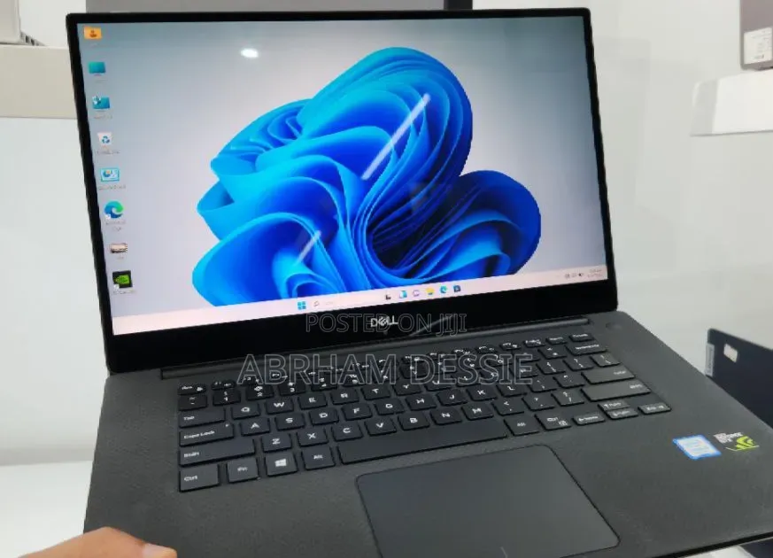 New Laptop Dell 16GB Intel Core i7 SSD 512GB