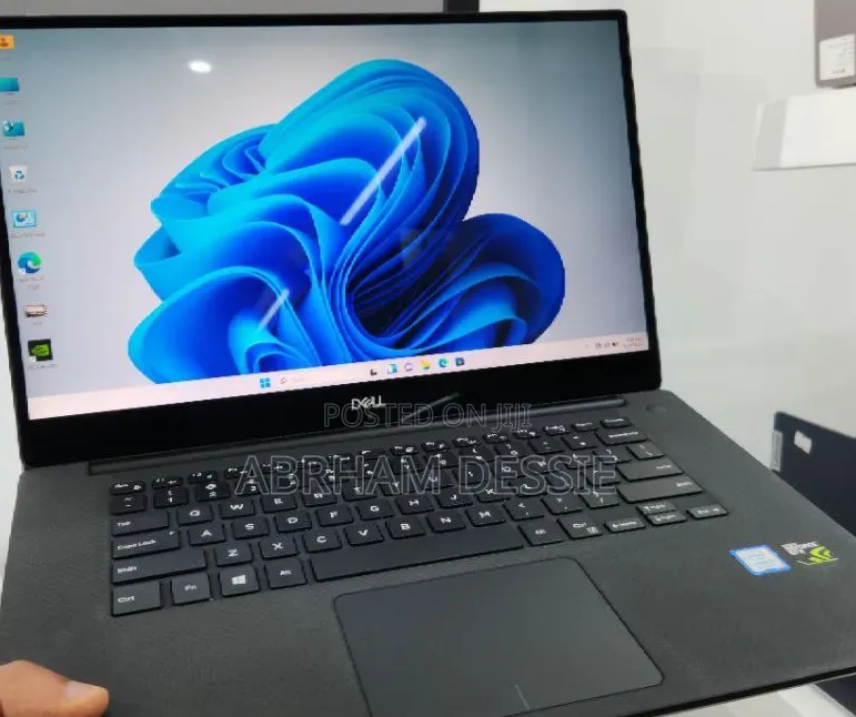 New Laptop Dell 16GB Intel Core i7 SSD 512GB