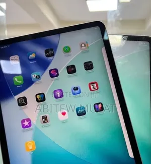 New Apple iPad Pro (2022) 256 GB