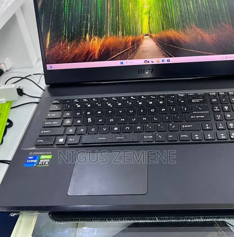 New Laptop MSI GP75 Leopard 16GB Intel Core i7 SSD 512GB