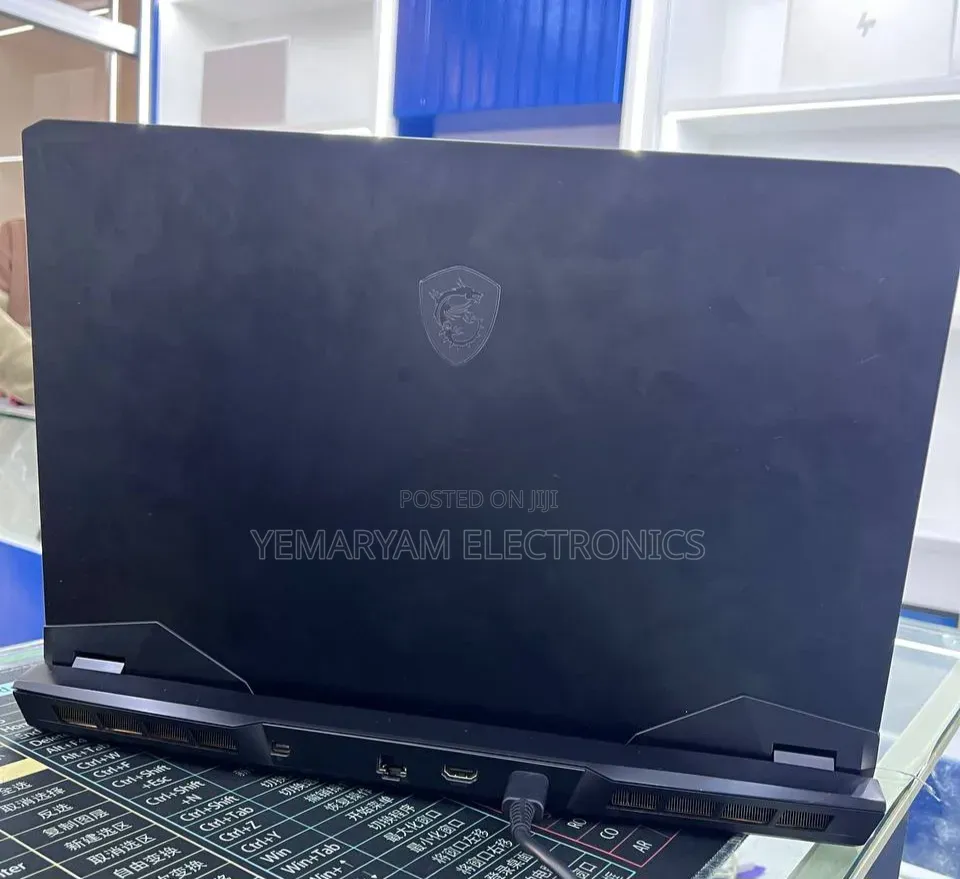 New Laptop MSI GP75 Leopard 16GB Intel Core i7 SSD 512GB