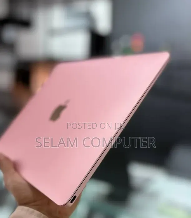 New Laptop Apple MacBook Pro 2017 8GB Intel Core M3 SSHD (Hybrid) 256GB