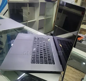 New Laptop Apple MacBook Pro 2019 16GB Intel Core i7 SSD 512GB