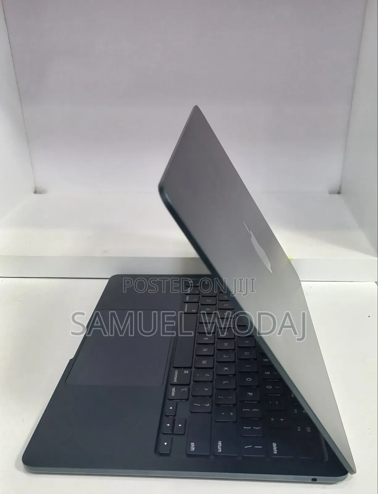 New Laptop Apple MacBook Air 2022 M2 8GB Apple M2 SSD 256GB