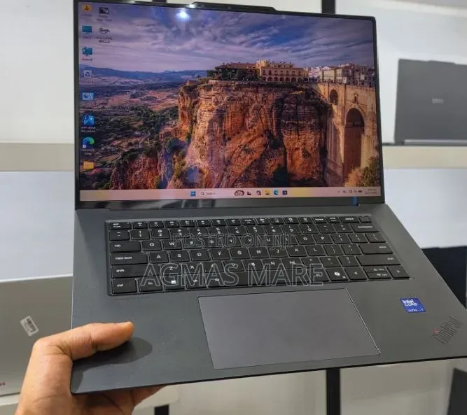 New Laptop Lenovo 32GB Intel Core Ultra 7 SSD 1T