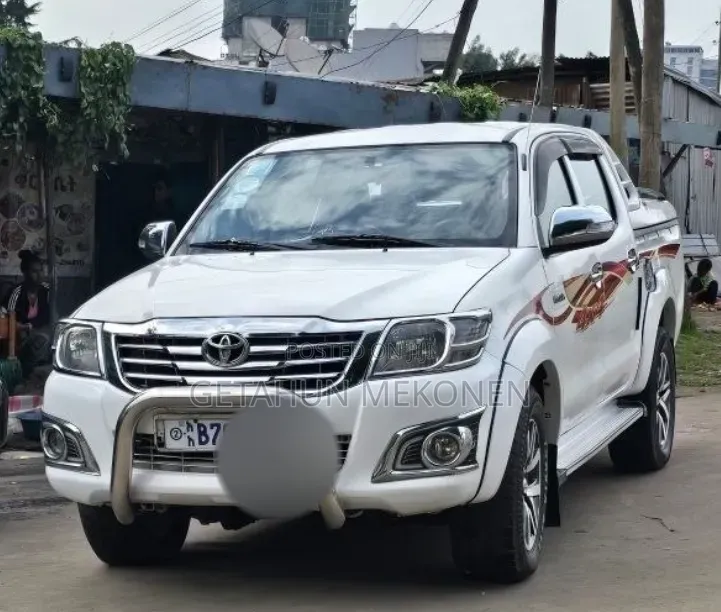 Toyota Hilux 2010 White