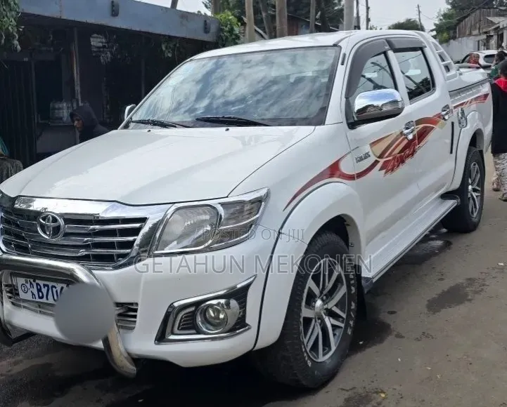 Toyota Hilux 2010 White