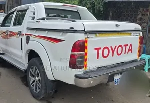 Toyota Hilux 2010 White