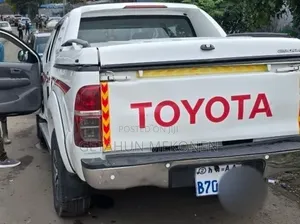 Toyota Hilux 2010 White