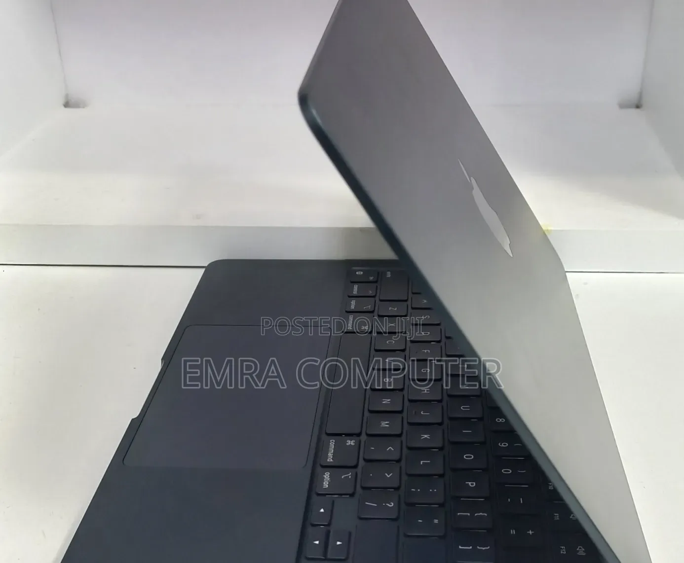New Laptop Apple MacBook Air 2022 M2 8GB Apple M2 SSD 256GB