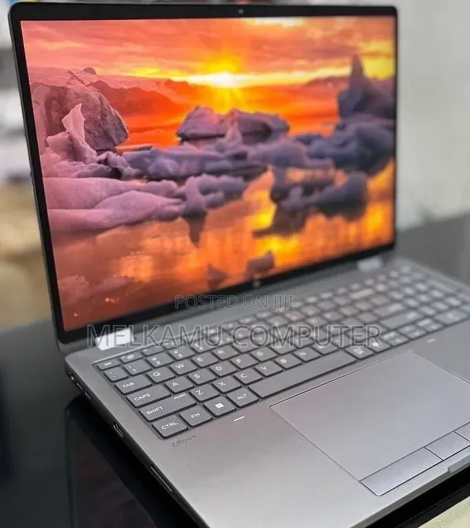 New Laptop HP ZBook 16 Studio G10 32GB Intel Core Ultra 7 SSD 1T
