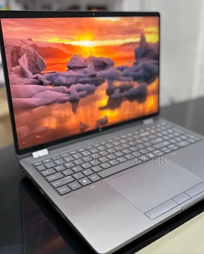 New Laptop HP ZBook 16 Studio G10 32GB Intel Core Ultra 7 SSD 1T