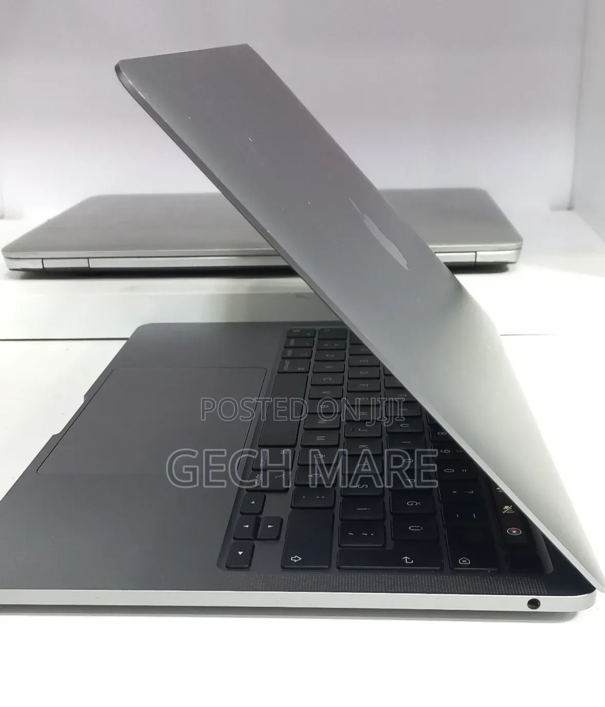 New Laptop Apple MacBook Pro 2020 M1 8GB Intel SSD 256GB