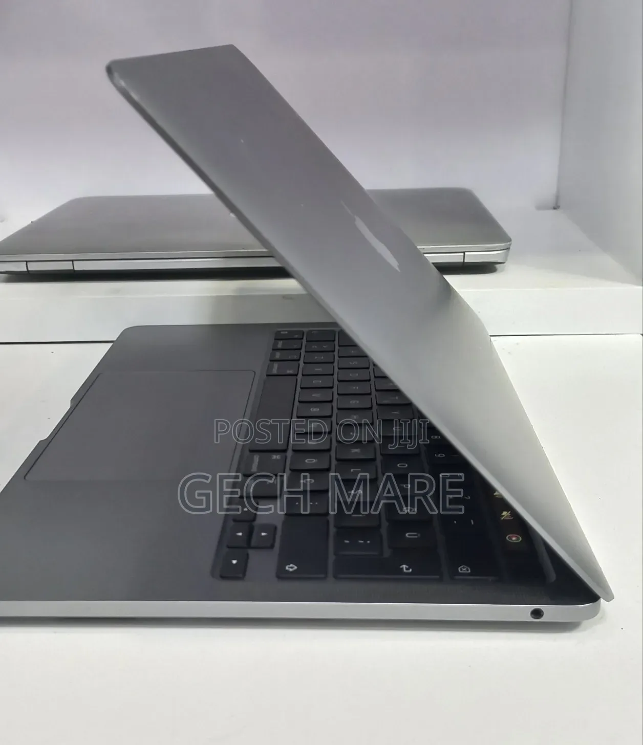 New Laptop Apple MacBook Pro 2020 M1 8GB Intel SSD 256GB