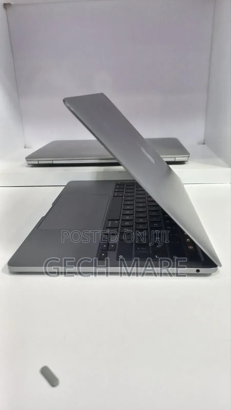 New Laptop Apple MacBook Pro 2020 M1 8GB Intel SSD 256GB