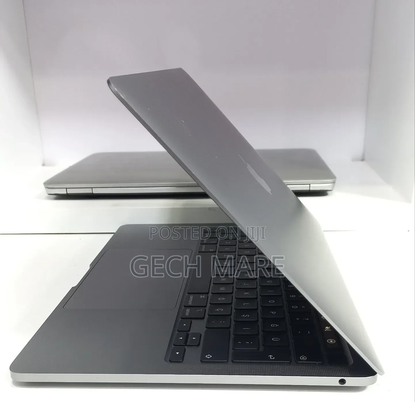 New Laptop Apple MacBook Pro 2020 M1 8GB Intel SSD 256GB