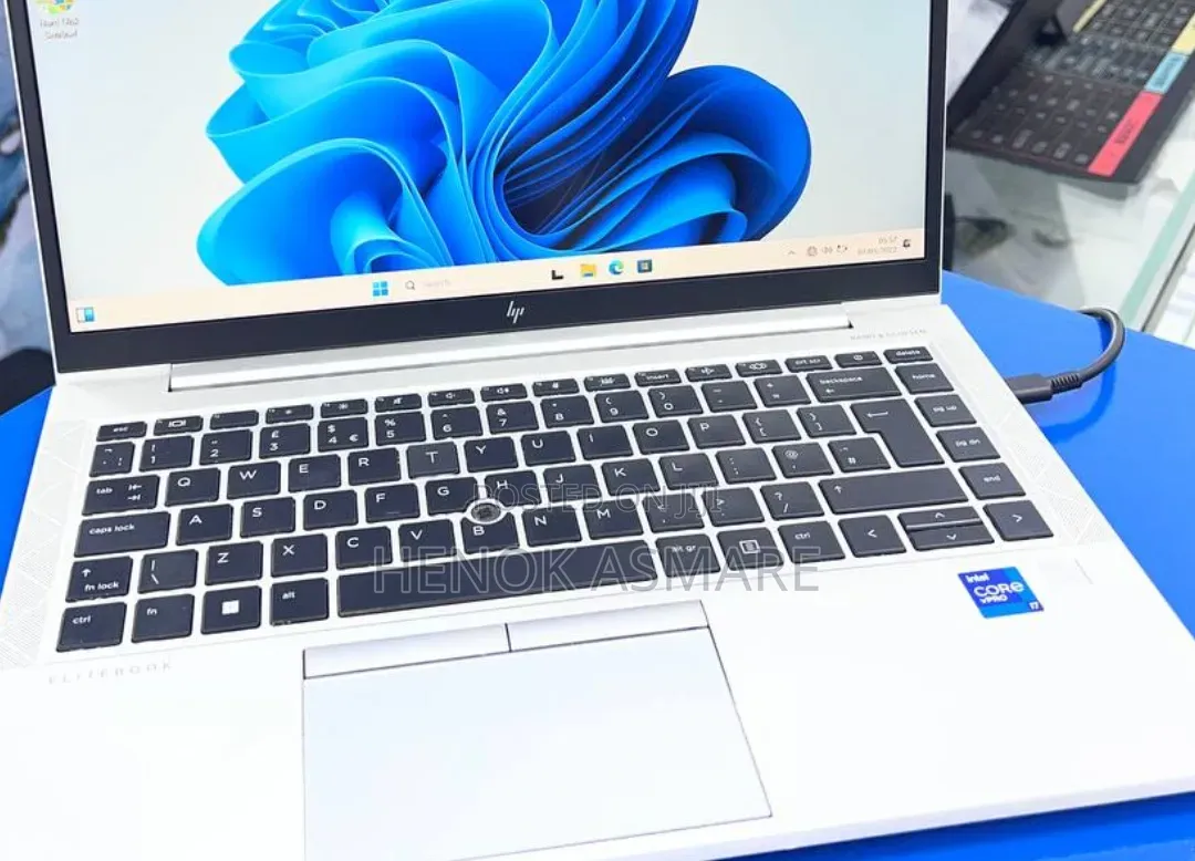 New Laptop HP EliteBook 840 G8 16GB Intel Core i7 SSD 512GB